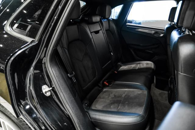 Used 2018 Porsche Macan AWD/4WD image 33