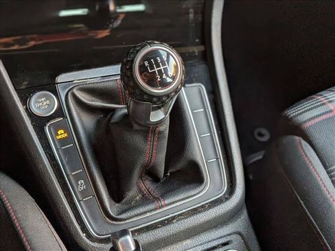Used 2018 Volkswagen GTI SE FWD image 12