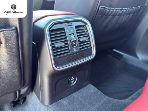 Used 2021 Porsche Macan image 38