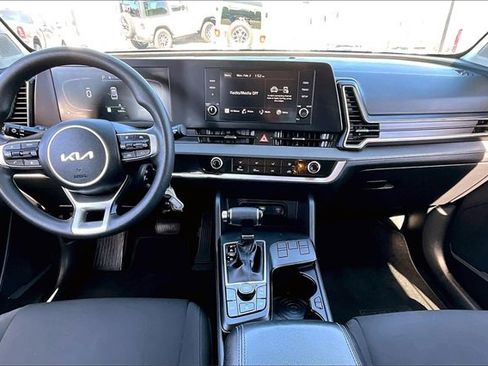 Used 2024 Kia Sportage LX image 7