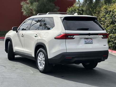Used 2024 Toyota Grand Highlander XLE image 4