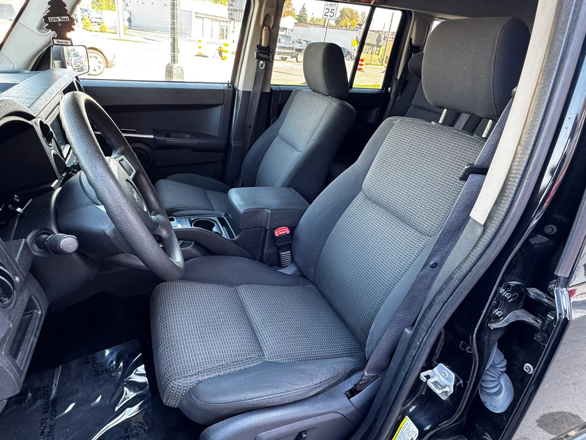 Used 2008 Jeep Commander Sport AWD/4WD image 14