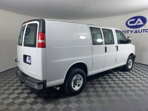 Used 2021 Chevrolet Express 2500 w/ Driver Convenience Package image 3