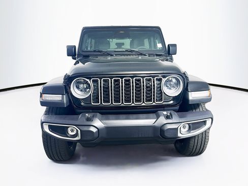 Used 2025 Jeep Wrangler Sahara image 2