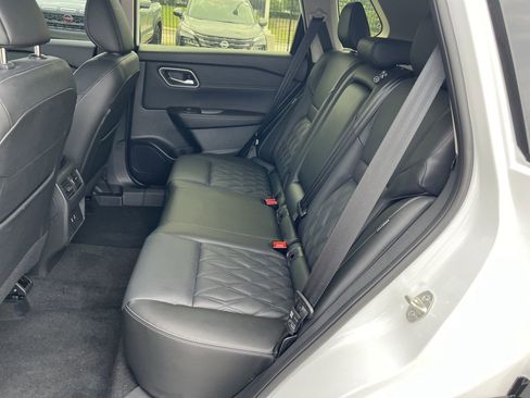 Used 2025 Nissan Rogue Platinum AWD/4WD image 12