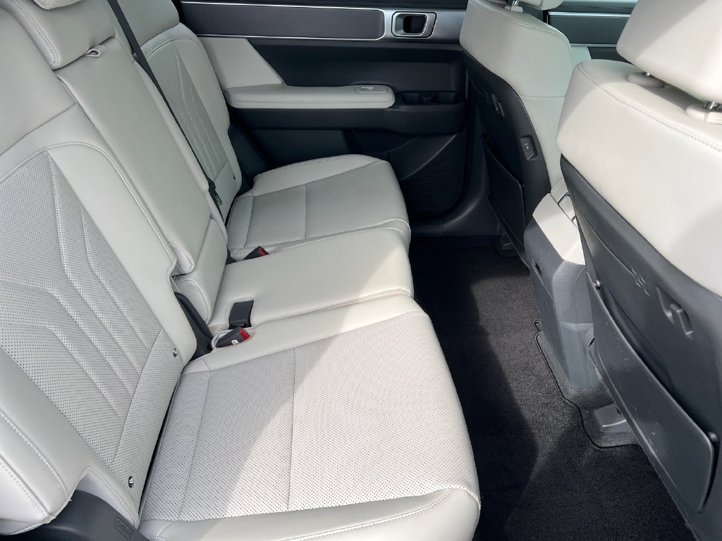 Used 2025 Hyundai Santa Fe SEL FWD image 10