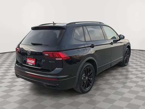 Certified 2022 Volkswagen Tiguan SE R-Line AWD/4WD image 12