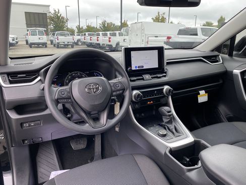 Used 2025 Toyota RAV4 LE image 31