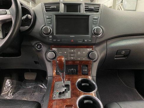 Used 2011 Toyota Highlander Limited AWD/4WD image 26