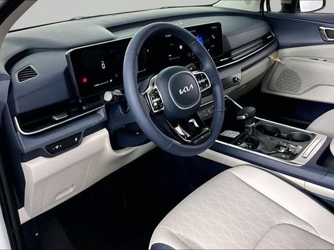 New 2026 Kia Carnival EX FWD image 8