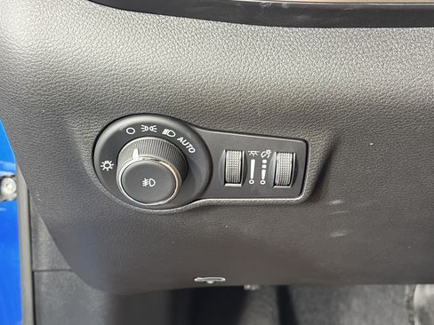 Used 2025 Jeep Compass Limited w/ Elite Group AWD/4WD image 28