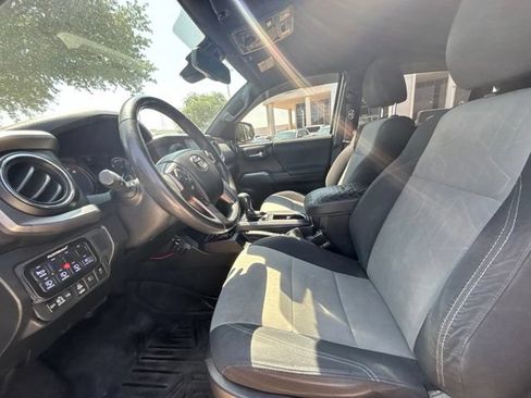 Used 2021 Toyota Tacoma TRD Off-Road w/ Technology Package AWD/4WD image 12