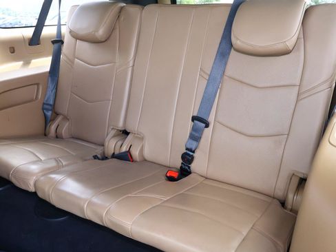 Used 2019 Cadillac Escalade ESV Platinum AWD/4WD image 29