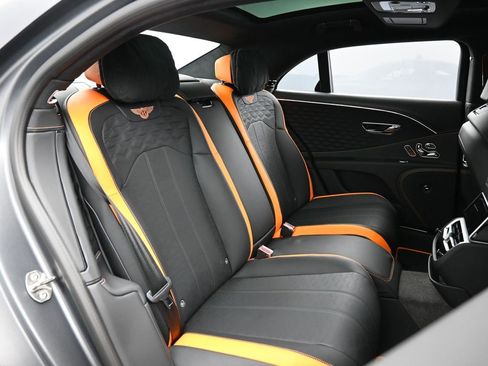 Used 2025 Bentley Flying Spur Plug-In Hybrid image 30