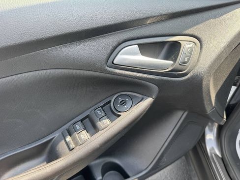 Used 2015 Ford Focus SE w/ Reverse Sensing Package FWD image 16