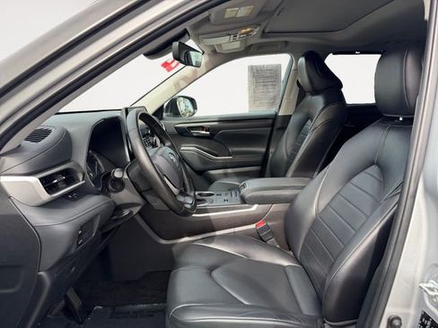 Used 2022 Toyota Highlander XLE image 9