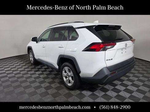 Used 2021 Toyota RAV4 XLE w/ Convenience Package FWD image 4