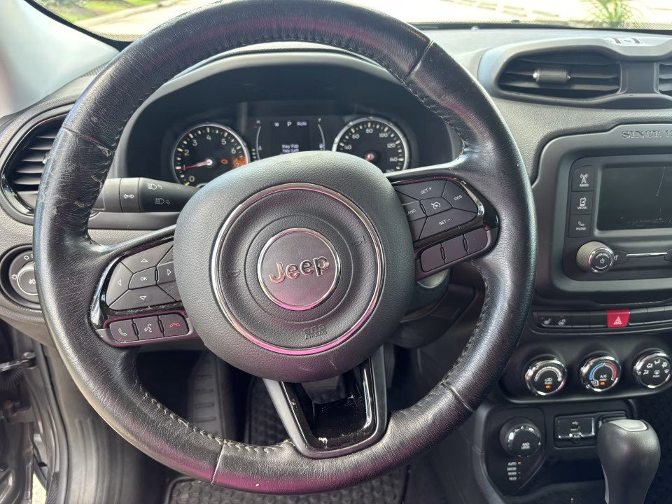 Used 2017 Jeep Renegade Altitude AWD/4WD image 24