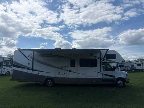 Used 2016 Ford E-450 and Econoline 450 Super Duty w/ Motorhome Prep Package RWD image 2