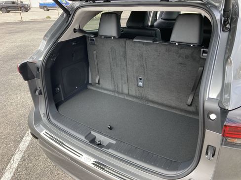 Certified 2026 Toyota Highlander Platinum image 22