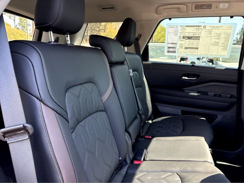 New 2026 Nissan Pathfinder Platinum w/ Cargo Package image 13