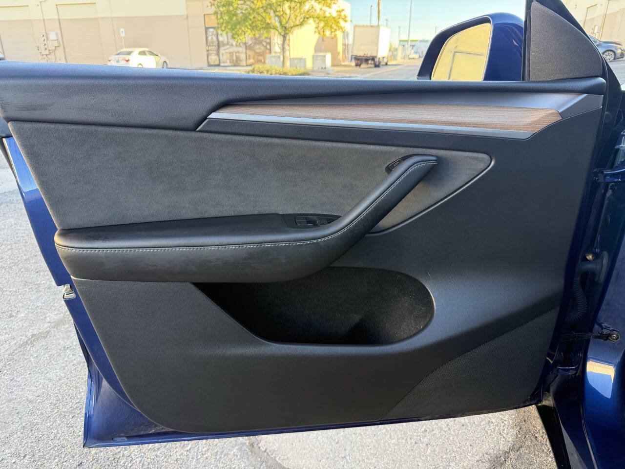 Used 2024 Tesla Model Y Long Range AWD/4WD image 21