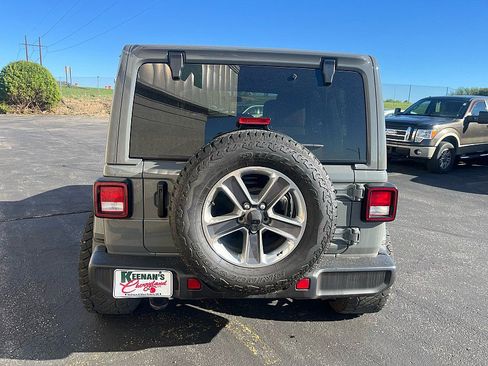 Used 2021 Jeep Wrangler Unlimited Sahara w/ Cold Weather Group AWD/4WD image 7