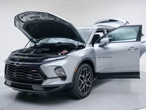 Used 2023 Chevrolet Blazer RS w/ Enhanced Convenience Package FWD image 17