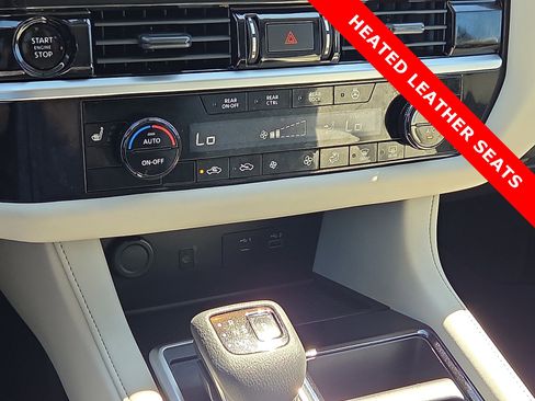 Used 2025 Nissan Pathfinder SL AWD/4WD image 21