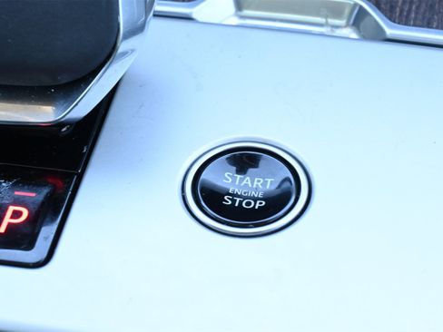 Used 2024 Land Rover Range Rover SE image 13