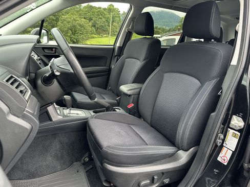 Used 2017 Subaru Forester 2.5i Premium w/ All-Weather Package AWD/4WD image 9