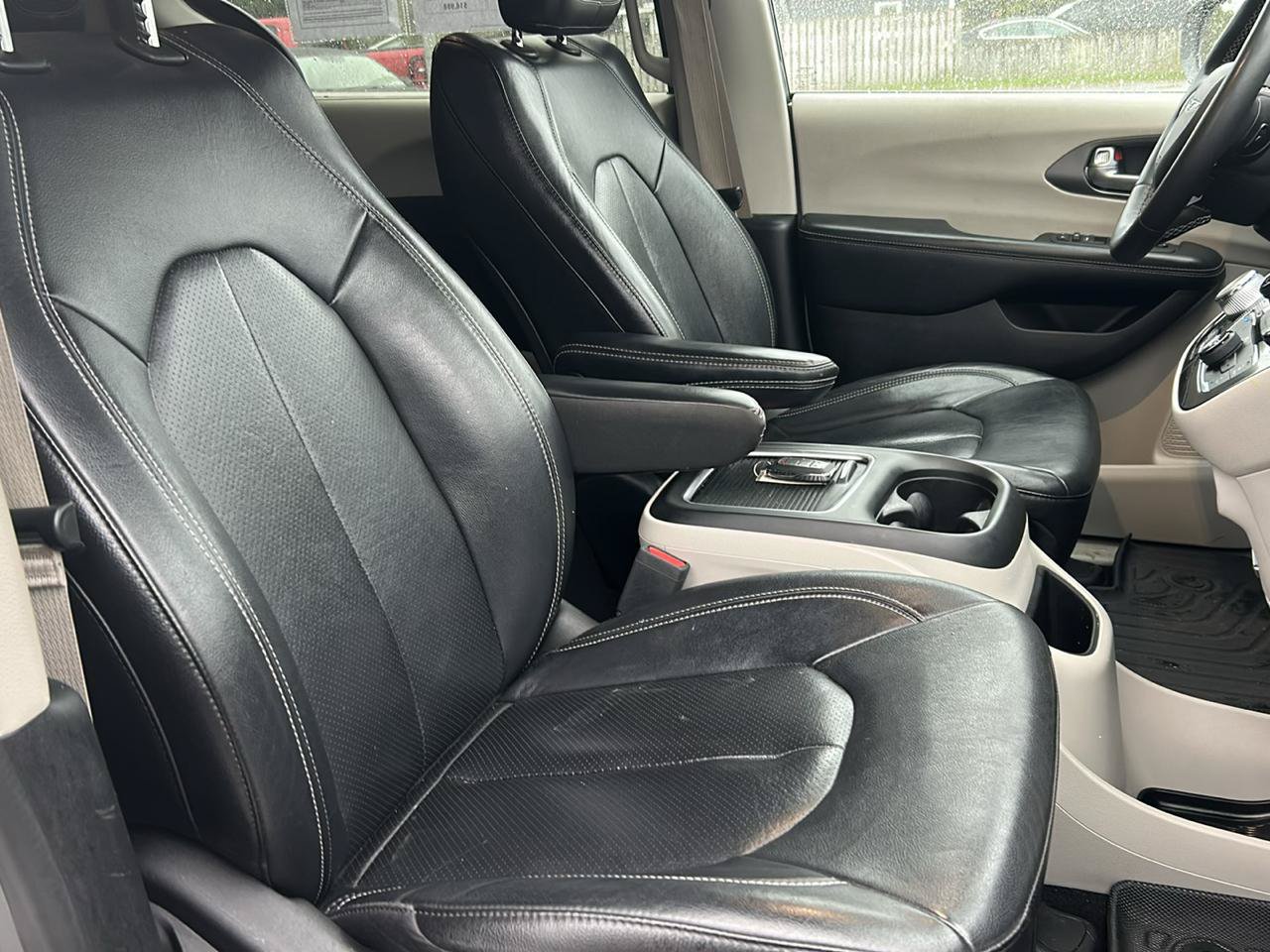 Used 2022 Chrysler Pacifica Touring-L FWD image 29