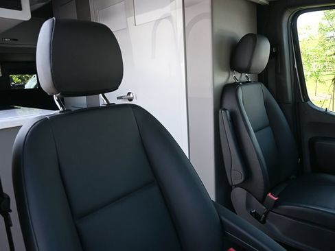 Used 2023 Mercedes-Benz Sprinter 2500 image 19