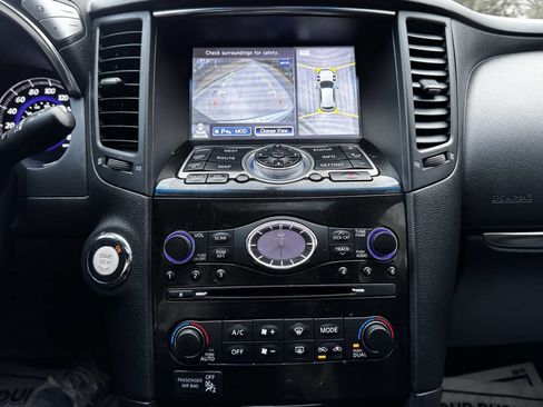 Used 2015 INFINITI QX70 AWD w/ Premium Package image 17