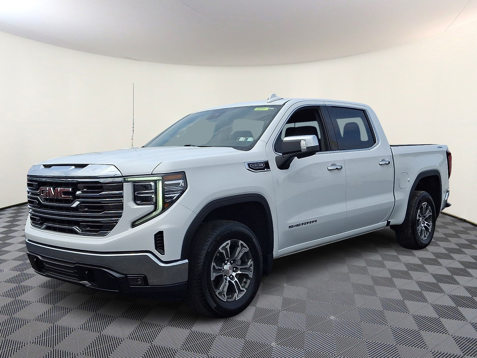 Used 2025 GMC Sierra 1500 SLT AWD/4WD image 3