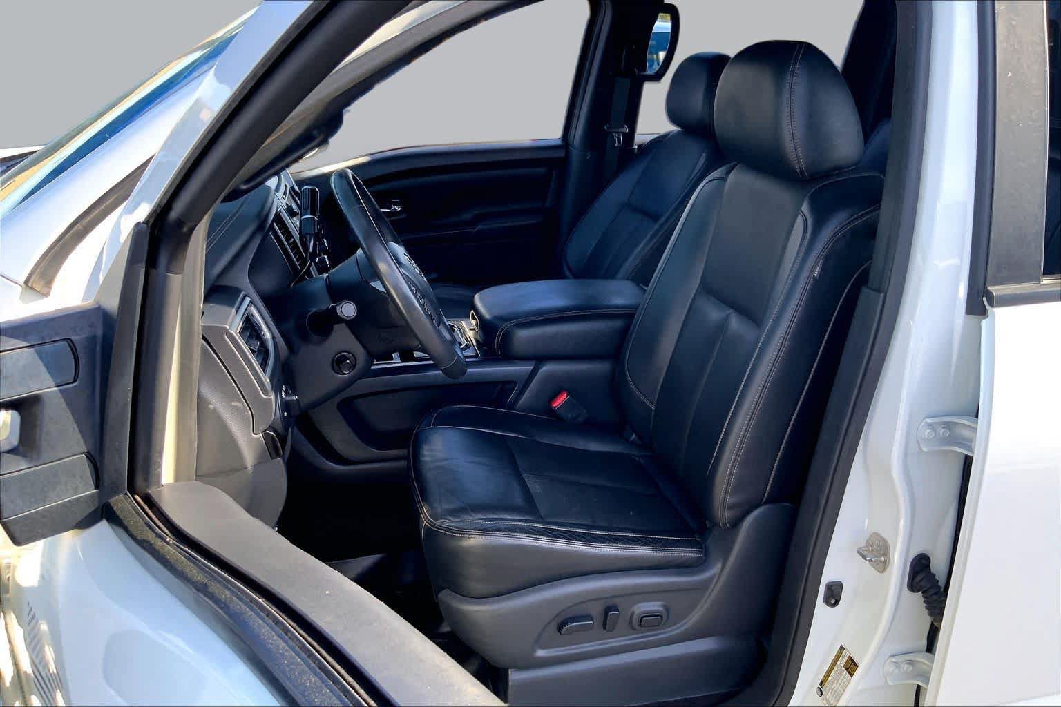 Used 2018 Nissan Titan SL w/ Midnight Edition AWD/4WD image 8
