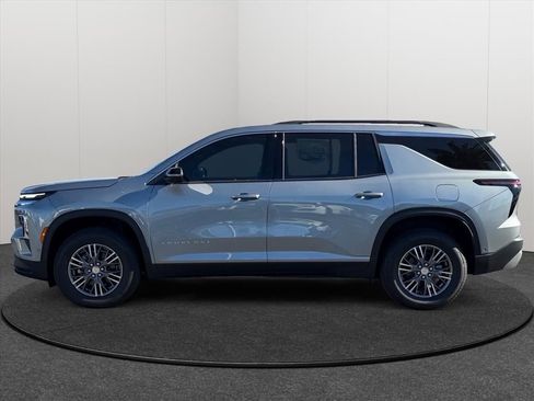 New 2026 Chevrolet Traverse LT w/ Enhanced Driving Package image 2