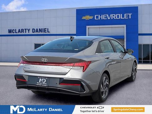 Used 2024 Hyundai Elantra Limited FWD image 5