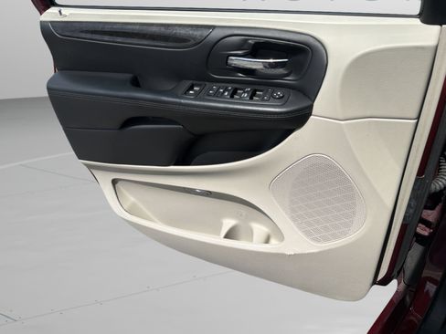 Used 2018 Dodge Grand Caravan SE w/ UConnect Hands-Free Group FWD image 23