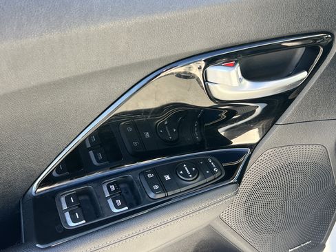 Certified 2022 Kia Niro EX Premium image 23