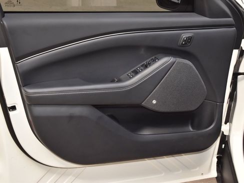 Certified 2025 Ford Mustang Mach-E Premium image 33