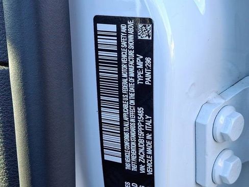 Certified 2023 Jeep Renegade Latitude image 31