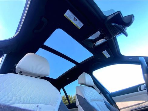 Certified 2025 BMW X7 xDrive40i image 13