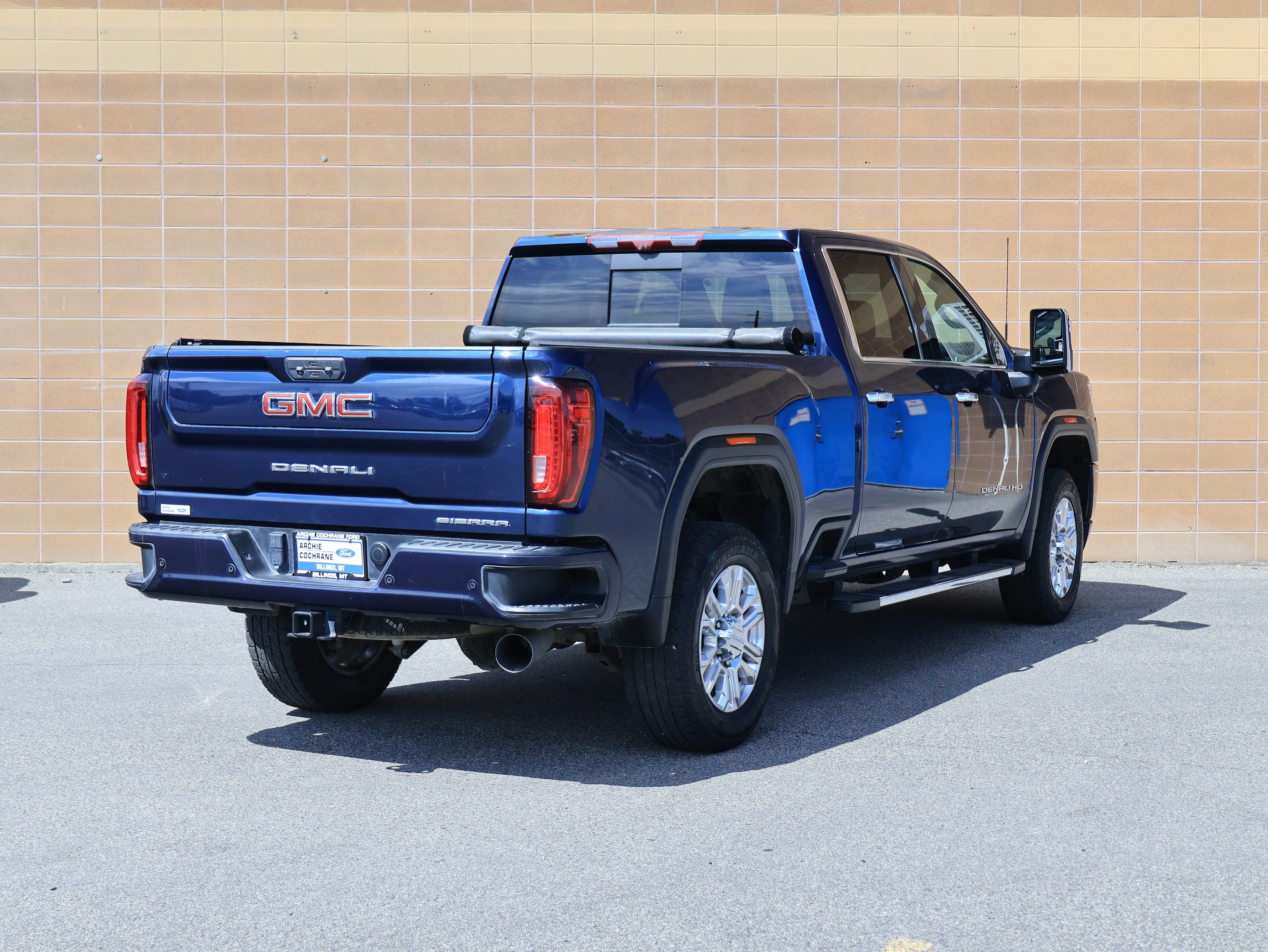 Used 2022 GMC Sierra 3500 Denali w/ Technology Package AWD/4WD image 2