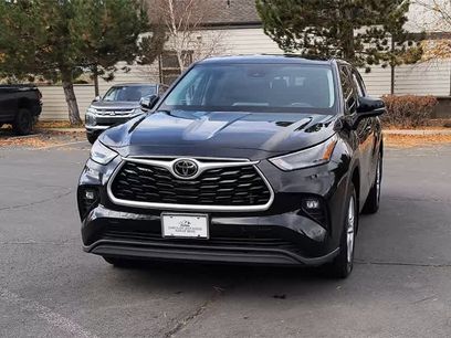 Used 2022 Toyota Highlander LE