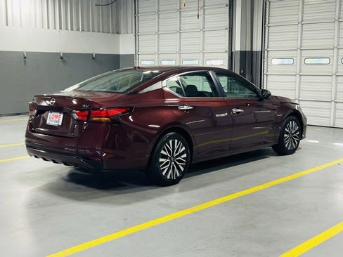 Used 2024 Nissan Altima 2.5 SV image 17