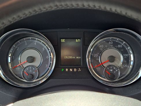 Used 2016 Chrysler Town & Country Touring image 20