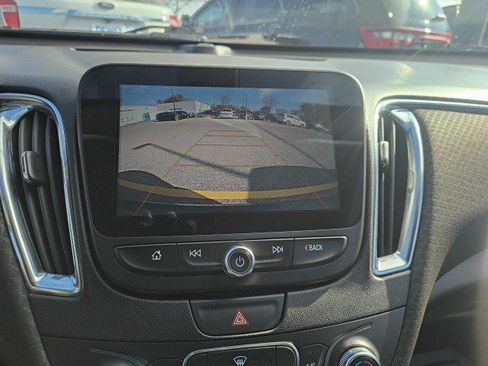 Used 2018 Chevrolet Malibu LT image 22