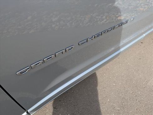 Used 2025 Jeep Grand Cherokee L Overland w/ Luxury Tech Group IV image 10