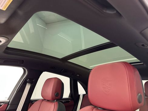 Used 2022 Porsche Macan AWD/4WD image 21